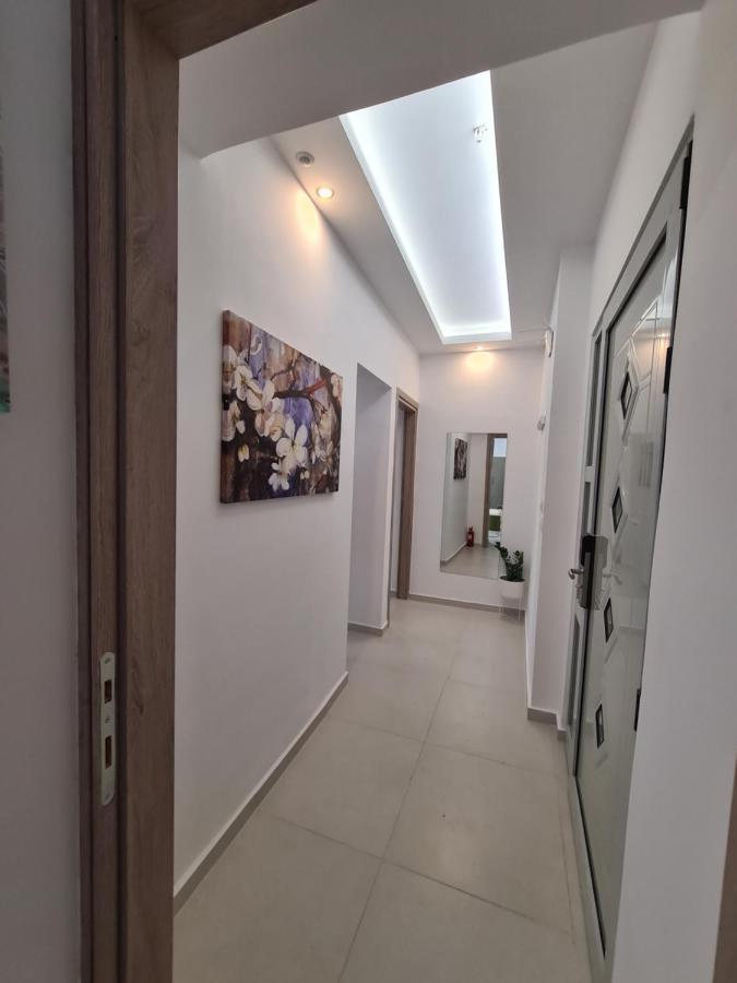 In A Great Location! Welcome To Crete! Apartment